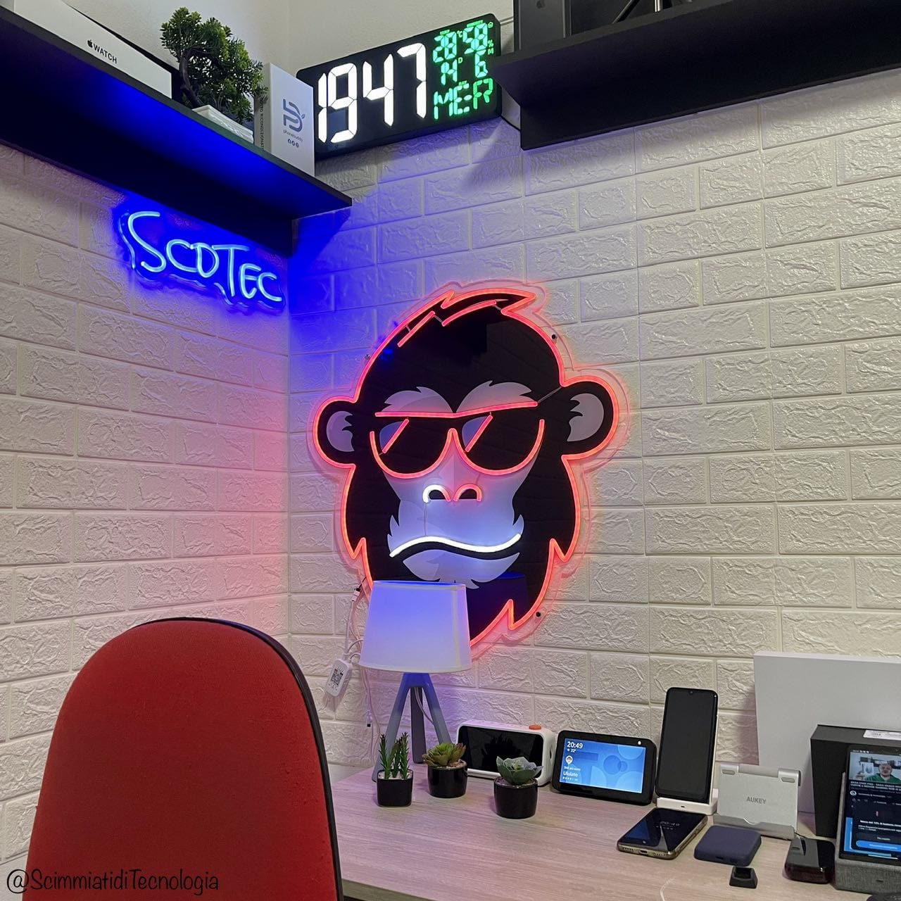 Hip Monkey with Glasses FloWill LED Neon Sign